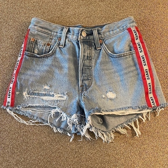 Levi’s Womens Premium 501 Distressed Jean Shorts Levi’s Logo on Sides Size 24 - Picture 2 of 9